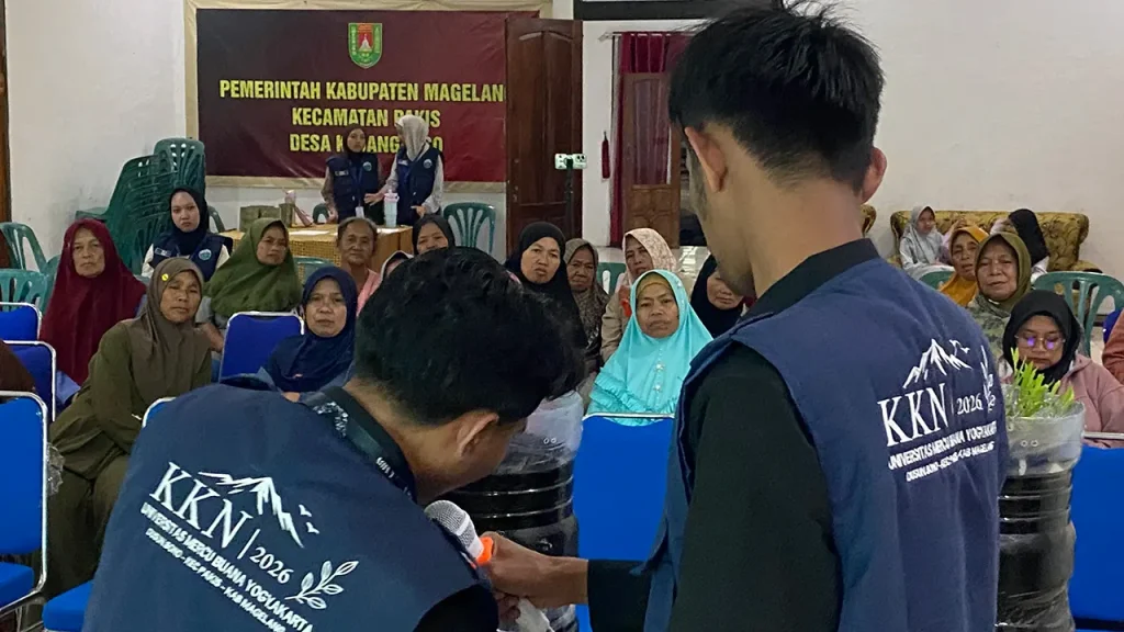 Proses pembuatan alat yang berkaitan dengan materi pertanian terpadu. Sumber: Dok. Pribadi/KKN-PPM 18 UMBY