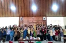Dokumentasi Tim Fajar Indah UNS bersama ibu-ibu PKK Kelurahan Manahan, Surakarta, setelah rangkaian edukasi literasi keuangan, proteksi finansial, dan manajemen risiko keluarga. Foto: Dok. Pribadi/Tim Fajar Indah UNS