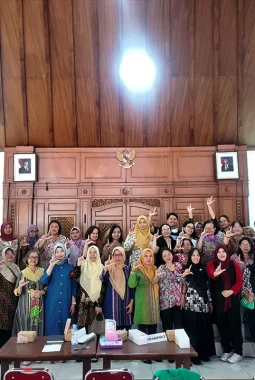 Tak Sekadar Seminar, IBU PREATIF Tim Fajar Indah UNS Ajak Ibu PKK Praktik Kelola Keuangan Keluarga