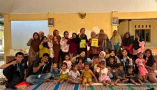 Foto bersama Balita, Ibu balita dan Bidan Desa Karangtengah. Foto: Dok. Pribadi/KKN UNS Kelompok 17