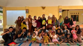 Foto bersama Balita, Ibu balita dan Bidan Desa Karangtengah. Foto: Dok. Pribadi/KKN UNS Kelompok 17