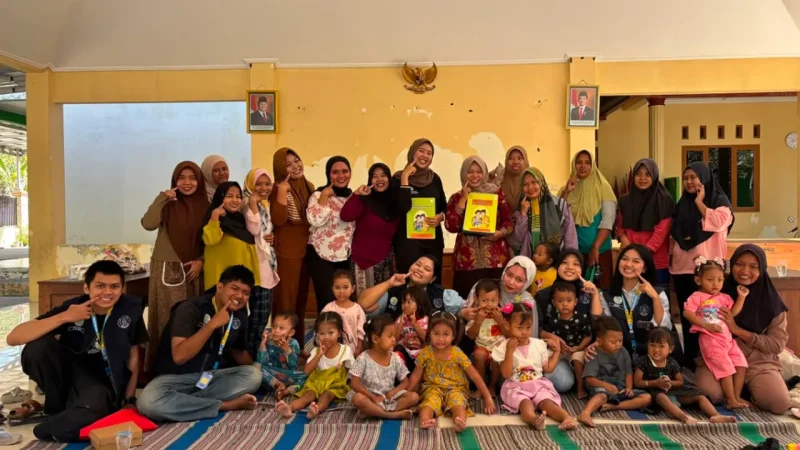 Foto bersama Balita, Ibu balita dan Bidan Desa Karangtengah. Foto: Dok. Pribadi/KKN UNS Kelompok 17