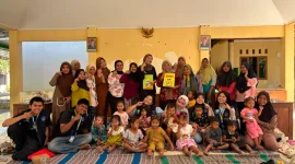 Foto bersama Balita, Ibu balita dan Bidan Desa Karangtengah. Foto: Dok. Pribadi/KKN UNS Kelompok 17