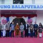 Sejumlah tokoh dan tamu undangan berfoto bersama di depan Gedung Balaputradewa seusai peresmian di Kampus Nalanda, Cakung, Jakarta Timur, Minggu (2/8/2026). Peresmian gedung menjadi bagian dari upaya Institut Nalanda memperkuat fasilitas pendidikan dan mendukung pembentukan generasi berpengetahuan serta berkarakter. (Doc. Pribadi)