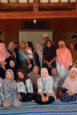 Bank Sampah Jadi Upaya KKN UIN Walisongo Kurangi Kebiasaan Warga Membuang Sampah ke Sungai