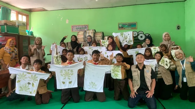 Hasil karya ecoprint siswa-siswi SDN Pucangrejo. (Doc. Pribadi)