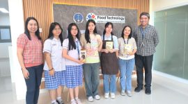Siswa SMA Kristen Gloria 2 Surabaya mendapatkan pendampingan dari Program Studi Teknologi Pangan Universitas Kristen Petra untuk mengembangkan gagasan produk pangan melalui perspektif sains dan teknologi. (Doc. Pribadi)