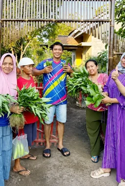 Dari Hasil Panen untuk Kebun, PKK Desa Pager Rawat TOGA dan Bangun Kemandirian Warga