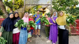 Ibu-Ibu Dukuh Karang Kepoh, Desa Pager Pasca Piket Rutinan Kebun Toga. (Dok. Pribadi/KKN Kelompok 226 UNS)