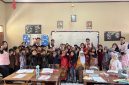 Dokumentasi bersama setelah pelaksanaan kegiatan bertajuk “Mengenali Potensi, Merangkai Mimpi” itu diarahkan untuk membantu siswa memahami kemampuan, minat, dan cita-cita mereka sejak dini. Sumber: Dok. Pribadi/KKN Kelompok 68 UMBY