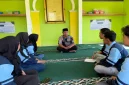 Di ruang yang sederhana, dialog dan kebersamaan menjadi bagian dari proses belajar. Mahasiswa KKN berdiskusi bersama untuk menyatukan gagasan, membangun komunikasi, dan merancang langkah nyata yang bermanfaat bagi masyarakat. (Doc. Pribadi)