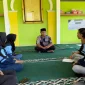 Di ruang yang sederhana, dialog dan kebersamaan menjadi bagian dari proses belajar. Mahasiswa KKN berdiskusi bersama untuk menyatukan gagasan, membangun komunikasi, dan merancang langkah nyata yang bermanfaat bagi masyarakat. (Doc. Pribadi)