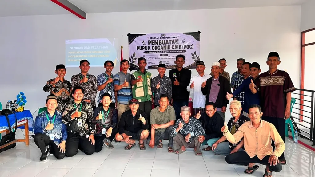 Foto bersama peserta, narasumber, dan tim KKN-T UNMA Desa Cilangcang. (Dok. Pribadi)