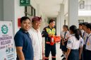 Ilustrasi: Sosialisasi Penerapan K3 di Sekolah: Pengenalan APAR dan Kotak P3k, Marka Jalur Evakuasi, Banner, dan Keadaan di Lingkungan Sekolah yang Nyaman dan Aman.