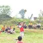 Pertandingan berlangsung dengan meriah dan dipenuhi antusiasme penonton dari berbagai kalangan umur. Sorak-sorai pendukung serta semangat para pemain di lapangan mencerminkan nilai-nilai fair play, kerja sama tim, dan jiwa nasionalisme yang kuat. (Dok. Pribadi/Kelompok 297 UNS)