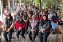 Dokumetasi bersama setelah pelaksanaan program Sosialisasi, Edukasi, dan Pembentukan Kelompok Sedekah Sampah di Padukuhan Sawo, Kalurahan Sumberharjo, Kapanewon Prambanan, Kabupaten Sleman, Daerah Istimewa Yogyakarta. (Dok. Pribadi/KKN 241 UNS)