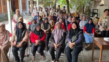 Dokumetasi bersama setelah pelaksanaan program Sosialisasi, Edukasi, dan Pembentukan Kelompok Sedekah Sampah di Padukuhan Sawo, Kalurahan Sumberharjo, Kapanewon Prambanan, Kabupaten Sleman, Daerah Istimewa Yogyakarta. (Dok. Pribadi/KKN 241 UNS)