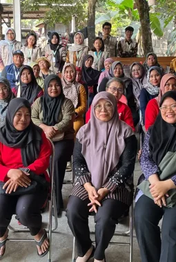 KKN 241 UNS Dorong Warga Dukuh Sawo Jadikan Sedekah Sampah sebagai Kebiasaan