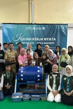 Lewat LAHSANMOR, KKN 033 UNS Dorong Warga Tegalrejo Pilah Sampah dari Rumah