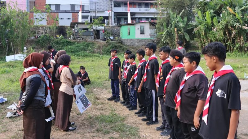 Mahasiswa Magang Kependidikan Terintegrasi (MKT) Universitas Tidar ikut berpartisi aktif mendampingi kegiatan Perkemahan Jumat-Sabtu atau PERJUSA yang dilaksanakan di SMP Negeri 13 Magelang pada tanggal 14 -15 Agustus 2026. (Dok. Pribadi/MKT Untidar SMPN 13 Magelang)