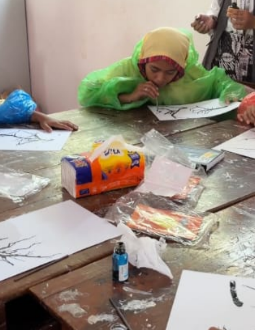 Dari Tetesan Tinta, Siswa SD Kradenan 01 Belajar Berani Menafsirkan dan Berkreasi