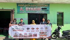 Mendukung SDGs ke-8, Mahasiswa KKN UNS Kelompok142 mendampingi lima UMKM di Desa Tegalgondo dalam memperkuat identitas dan media promosi usaha pada Selasa (11/8/2026). (Dok. Pribadi/KKN 142 UNS)