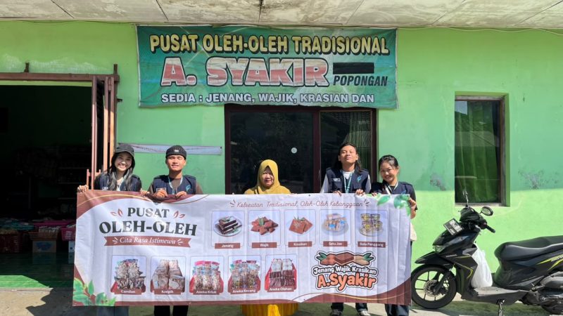 Mendukung SDGs ke-8, Mahasiswa KKN UNS Kelompok142 mendampingi lima UMKM di Desa Tegalgondo dalam memperkuat identitas dan media promosi usaha pada Selasa (11/8/2026). (Dok. Pribadi/KKN 142 UNS)