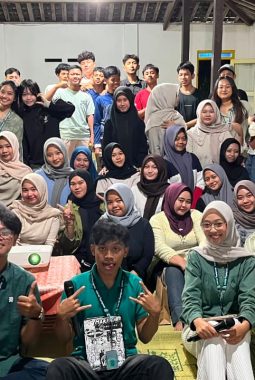 Tak Hanya Edukasi, Mahasiswa KKN 142 UNS Ajak Pemuda Pemudi Tegalgondo Tingkatkan Kesadaran Hidup Sehat 