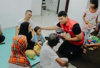 Anthony Norman Lianto dalam salah satu kegiatannya bersama tim tanggap bencana PSI.
