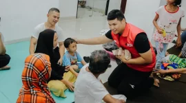 Anthony Norman Lianto dalam salah satu kegiatannya bersama tim tanggap bencana PSI.