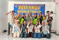 Foto Bersama KKN UIN Walisongo Semarang Posko 51 dan orang tua atau pendamping masing-masing serta kader Posyandu Madya Raras. (Dok. Pribadi/KKN 51 UIN Walisongo)