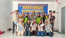 Foto Bersama KKN UIN Walisongo Semarang Posko 51 dan orang tua atau pendamping masing-masing serta kader Posyandu Madya Raras. (Dok. Pribadi/KKN 51 UIN Walisongo)