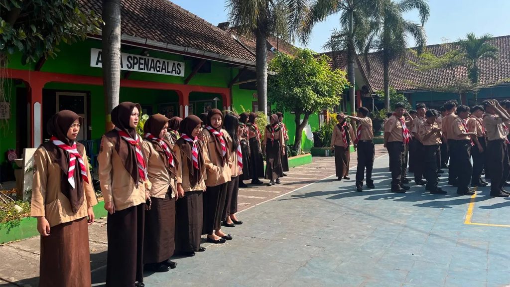 Sejumlah siswa SMP Negeri 13 Magelang mengikuti kegiatan Perkemahan Jumat-Sabtu (Perjusa) dalam rangka memperingati Hari Pramuka ke-65 sekaligus Penerimaan Tamu Penggalang, Jumat-Sabtu (14-15/8/2026). (Dok. Pribadi/MKT Untidar SMPN 13 Magelang)