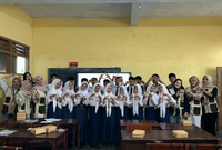 Dokumentasi Bersama dengan Siswa/i SMP PGRI 03 Wonosari dalam Kegiatan Pelatihan Microsoft Word. Foto: Dok. Pribadi/KKN 179 UNS