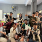 Peserta Mempraktikkan Pertolongan Pertama secara Langsung Didampingi oleh Mahasiswa KKN 179 UNS. Foto: Dok. Pribadi/KKN 179 UNS