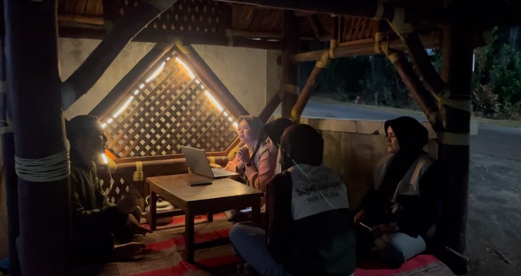 Wawancara bersama Anggota Kelompok Sadar Wisata (Pokdarwis) Desa Sumberdem. Foto: Dok. Pribadi/KKN 179 UNS
