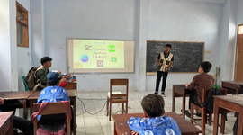 Sesi Pemaparan Materi Mengenai Penggunaan Aplikasi Canva. Foto: Dok. Pribadi/KKN 179 UNS
