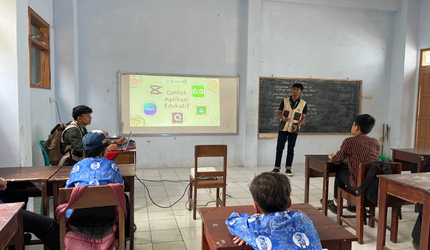 Sesi Pemaparan Materi Mengenai Penggunaan Aplikasi Canva. Foto: Dok. Pribadi/KKN 179 UNS