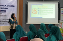 Pemaparan Materi mengenai Pemanfaatan Cangkang Telur sebagai Pupuk Organik. Foto: Dok. Pribadi/KKN 179 UNS