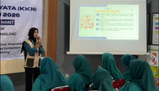 Pemaparan Materi mengenai Pemanfaatan Cangkang Telur sebagai Pupuk Organik. Foto: Dok. Pribadi/KKN 179 UNS