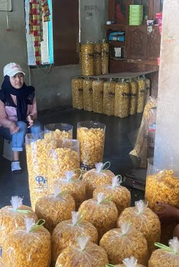 Dari Rumah ke Rumah, KKN UNS 165 Petakan Kebutuhan UMKM Progowati