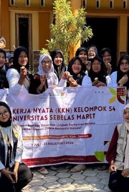 KKN 54 UNS Dorong Ibu-ibu PKK Pilangrejo Olah Jambu Air Menjadi Produk Bernilai Jual