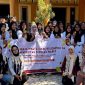 KKN Kelompok 54 UNS bersama Ibu-Ibu PKK di Desa Pilangrejo mengikuti pelatihan pembuatan selai jambu air. Kegiatan tesebut menjadi salah satu upaya mahasiswa KKN 54 UNS dalam mendorong pemanfaatan buah jambu air yang tersedia di Desa Pilangrejo agar tidak hanya dikonsumsi secara langsung, tetapi juga dapat diolah menjadi produk pangan yang bernilai tambah. (Dok. Pribadi/KKN 54 UNS)