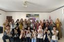Dokumentasi bersama setelah pelaksanaan edukasi mengenai pemanfaatan serai merah sebagai bahan pembuatan spray penolak nyamuk alami kepada Ibu-Ibu TP-PKK Desa Pager, Kecamatan Kaliwungu, Kabupaten Semarang. Kegiatan ini dilaksanakan pada tanggal 4 Agustus 2026. Foto: Dok. Pribadi/KKN UNS 226 